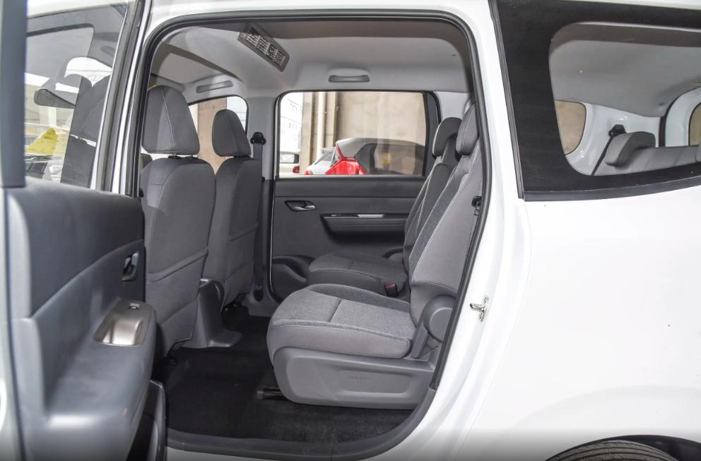 从回本利器到生活伙伴,5.48万起售,2025款五菱宏光怎样?