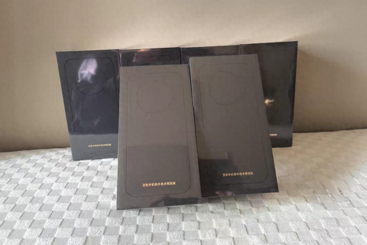 被應(yīng)用封殺，又被炒高到4000多元，豆包AI手機(jī)有購(gòu)買(mǎi)價(jià)值嗎？