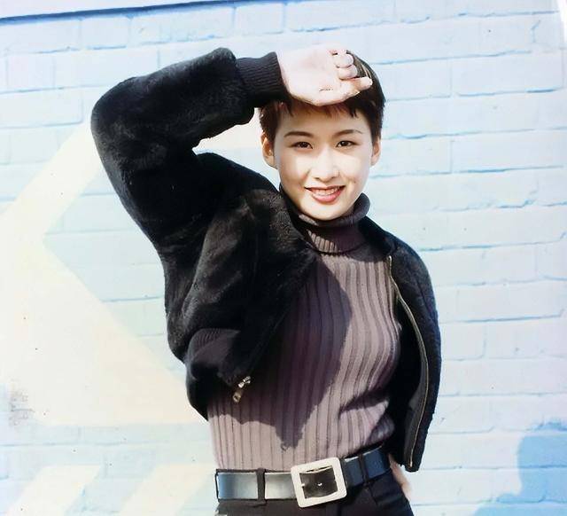 香港知名歌手公开发声明追债引关注！