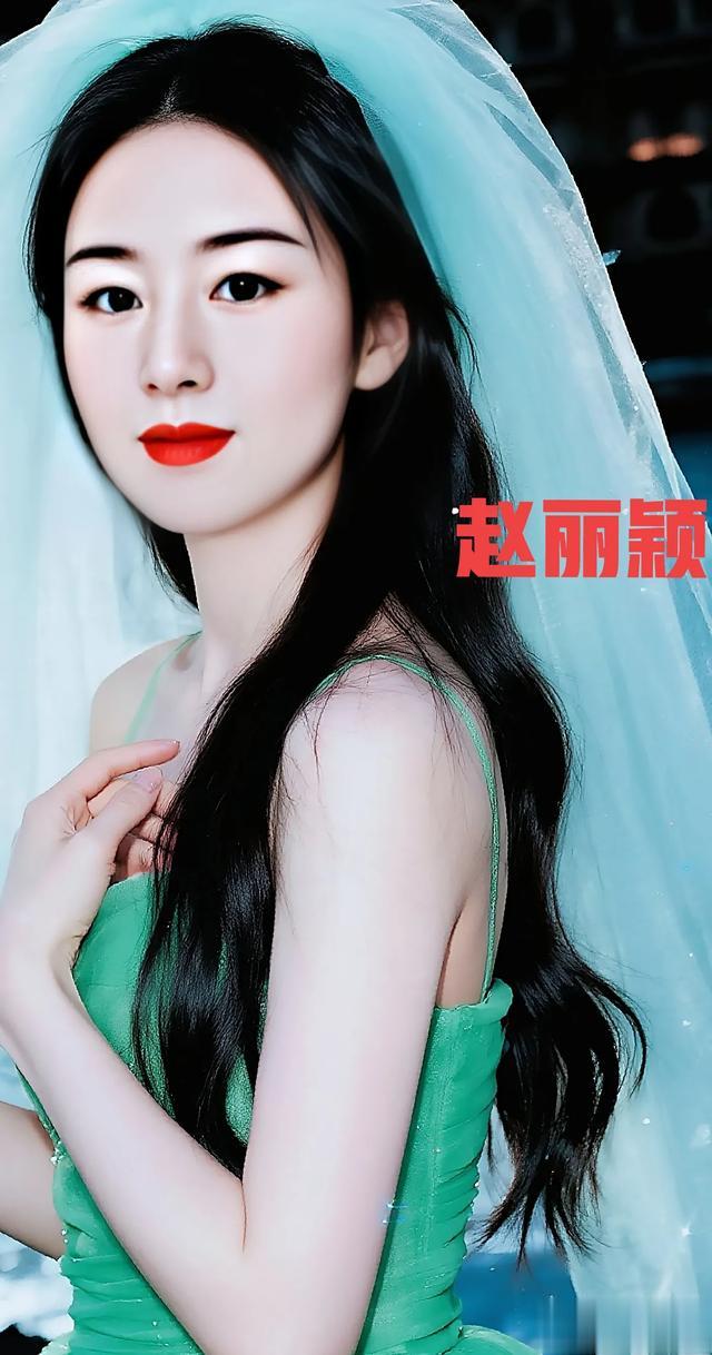 赵丽颖绿色礼服裙造型惊艳绝伦,气质优雅性感妩媚