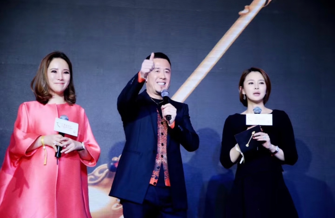 同学曝李亚鹏一件往事：嫣然慈善晚宴上为捐赠者喊停，并晒照为证