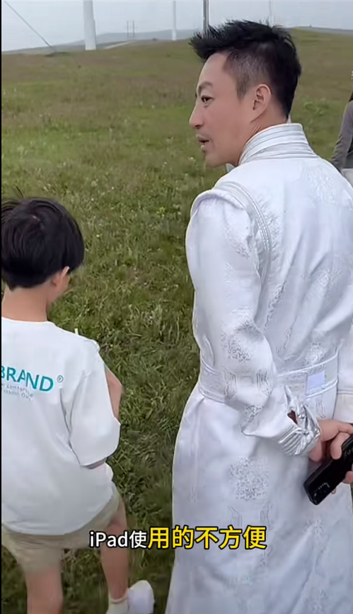 玥箖正面照曝光!马筱梅训斥汪小菲曝光儿女,小箖儿时刻粘着后妈