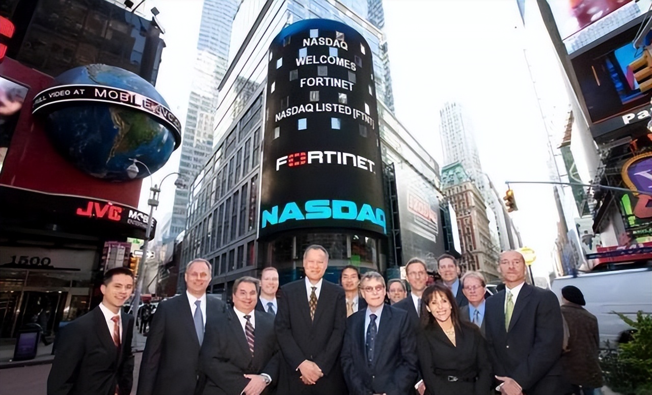 华裔炫富千金：第三代清华子弟，家族资产400亿，她却没有继承权