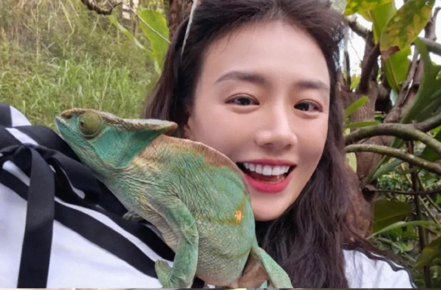 出道即巅峰，却因抑郁症发胖遭群嘲，如今37岁惊艳回归，美貌值飙升