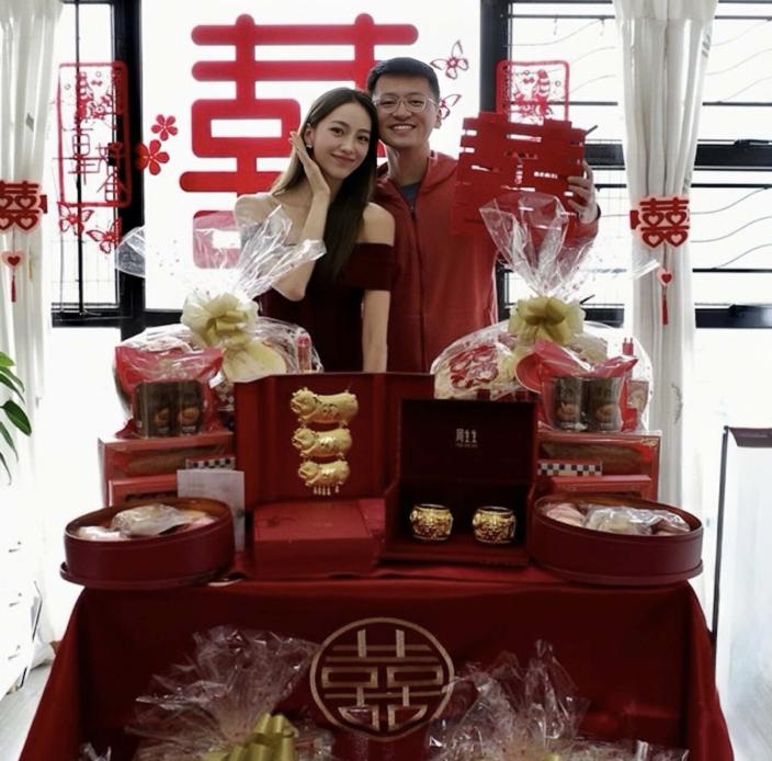 TVB长腿女神宣布结婚！各种金器摆满桌子