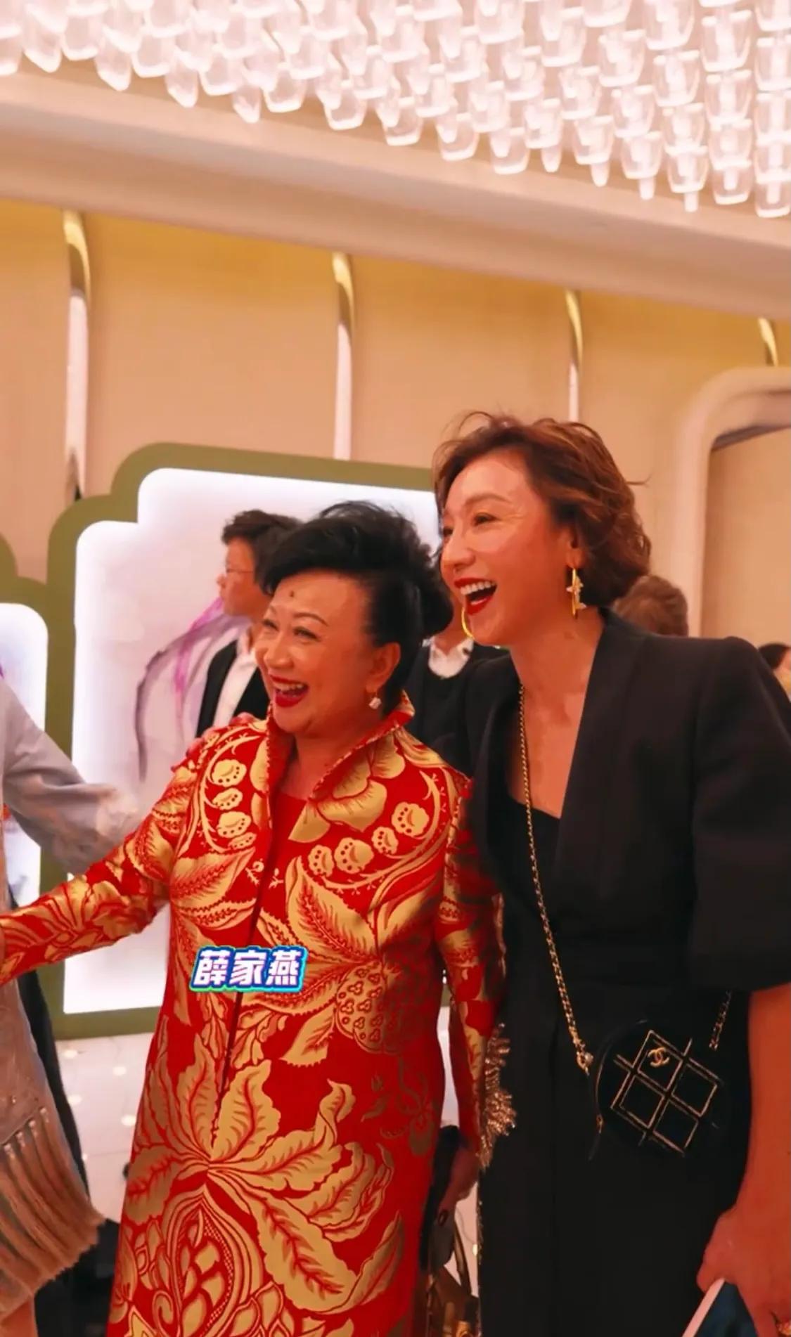 吕良伟70岁大寿，温碧霞穿的俗气，甄子丹岳母很年轻，袁咏仪漂亮