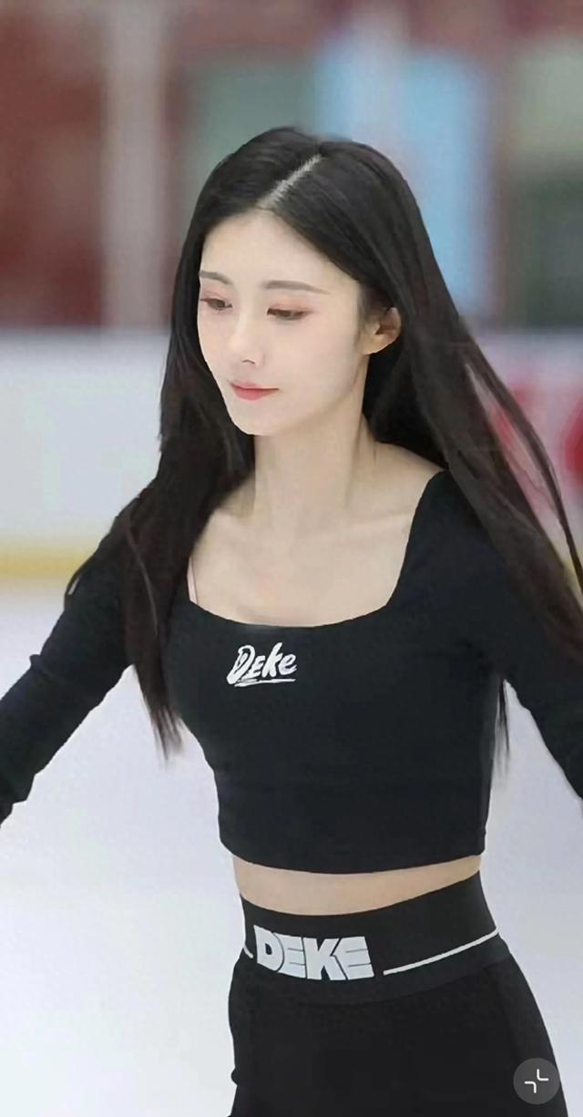 曹斐然身材“绝”了