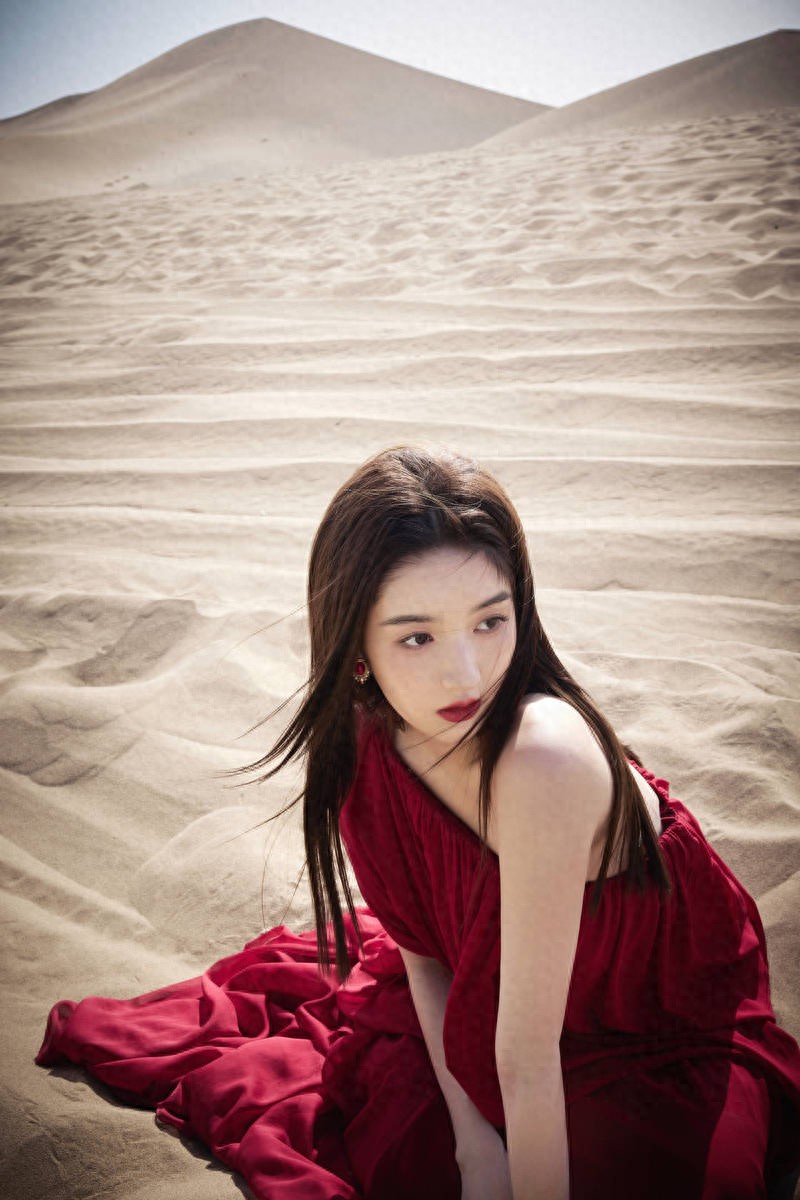 王玉雯 明艳动人 尽显异域神秘感