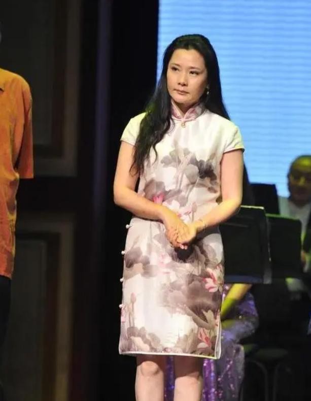 当62岁何赛飞、60岁茹萍和46岁殷桃同框,女人的美真的与年龄无关