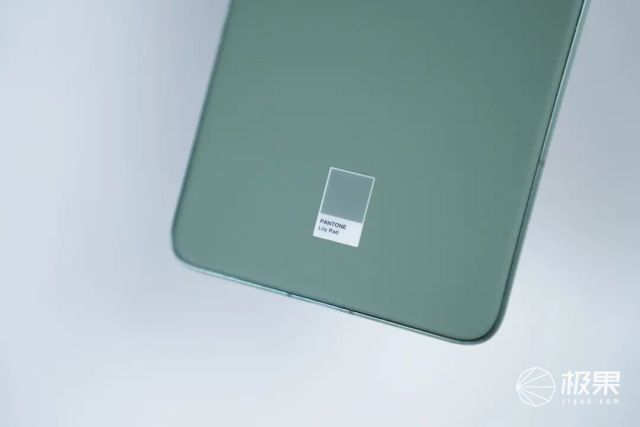 輕薄旗艦新標桿：聯想 moto X70 Air 測評