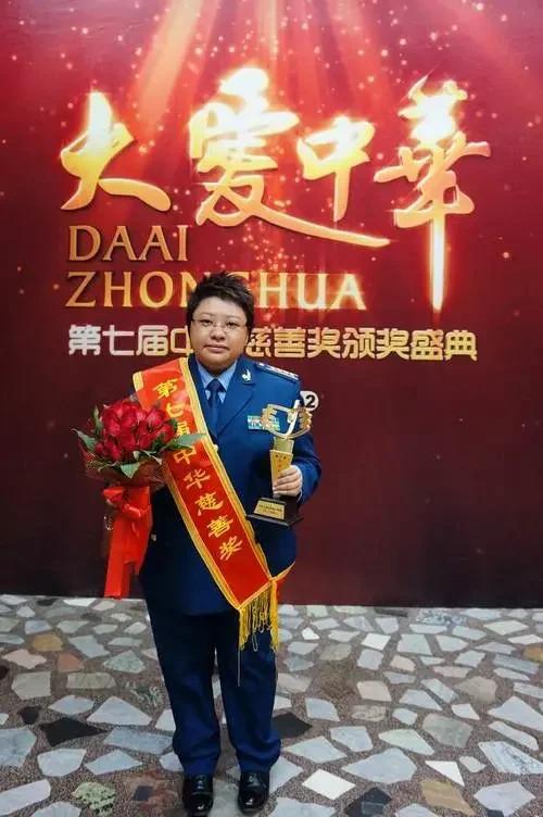 贪污上亿、假慈善？这次，当众落泪的韩红，再次印证孙燕姿的评价