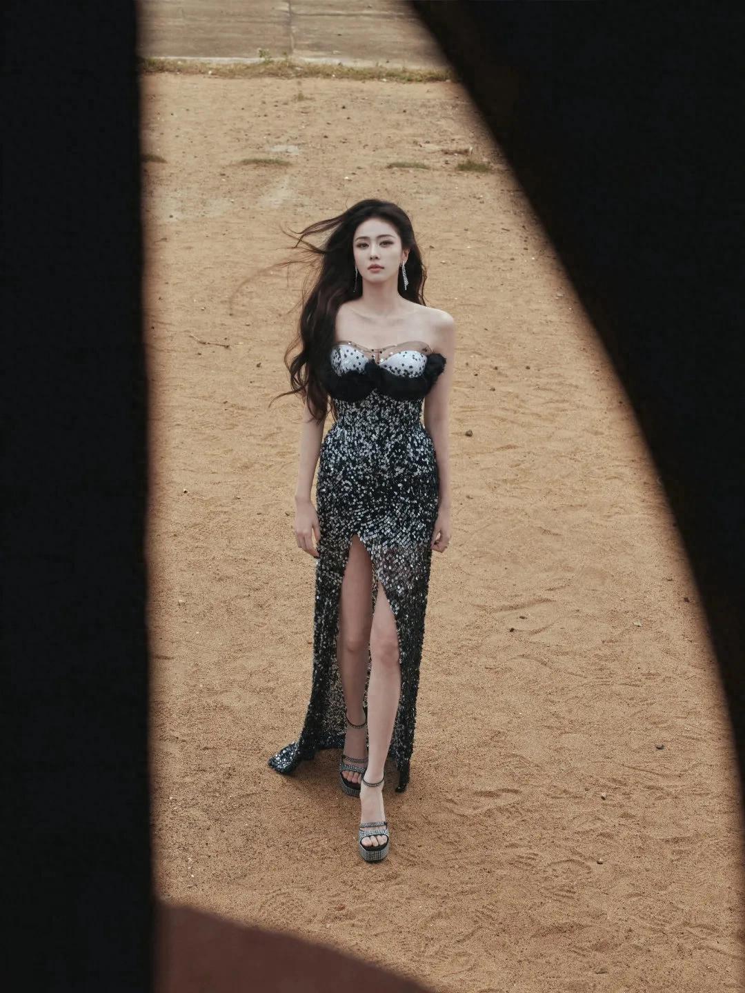 白鹿 一袭Ulyana Sergeenko 2025春夏高级定制系列礼服即将亮相