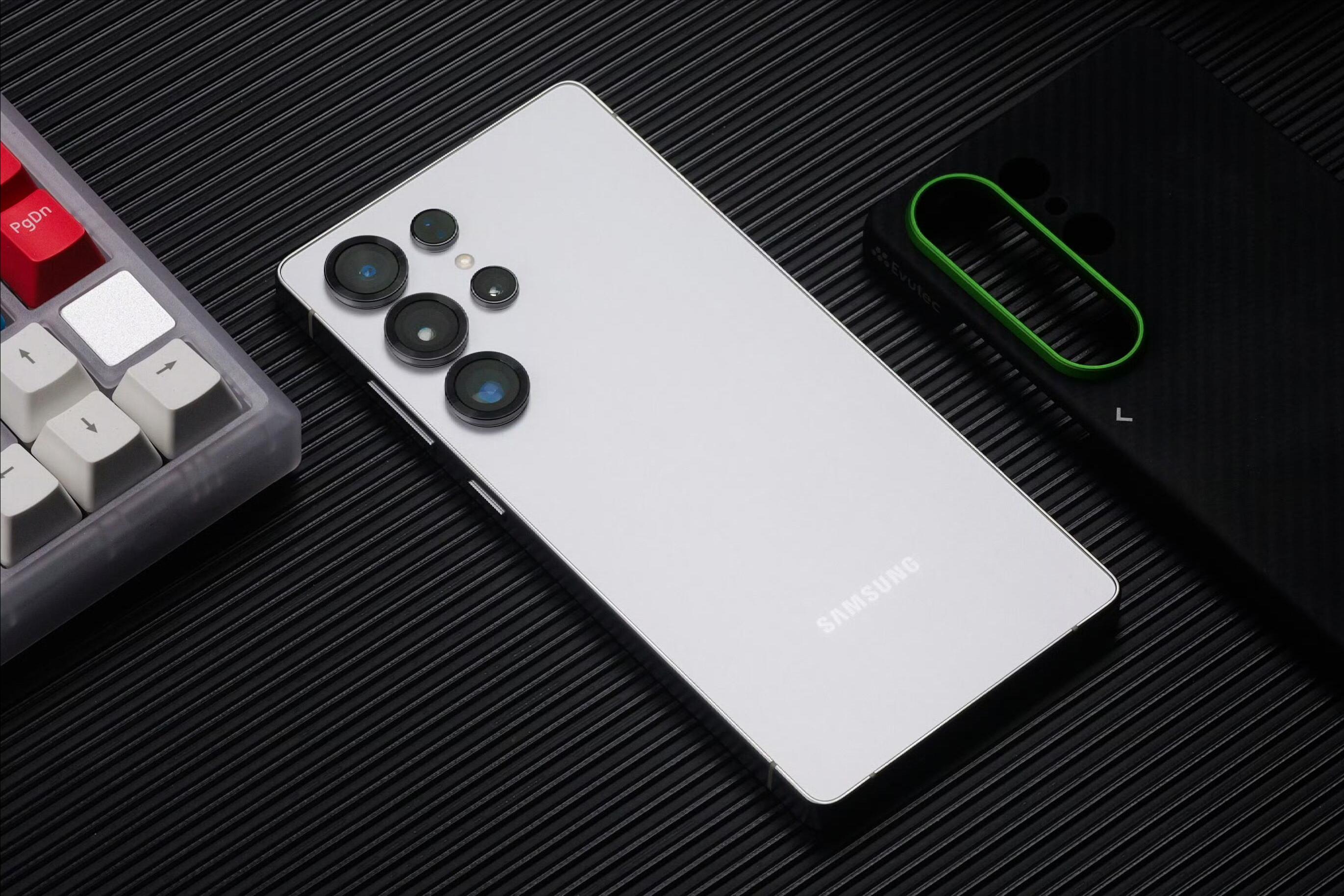 大降1200元，驍龍8至尊+2K直屏+2億主攝+鈦金屬，三星旗艦親民了