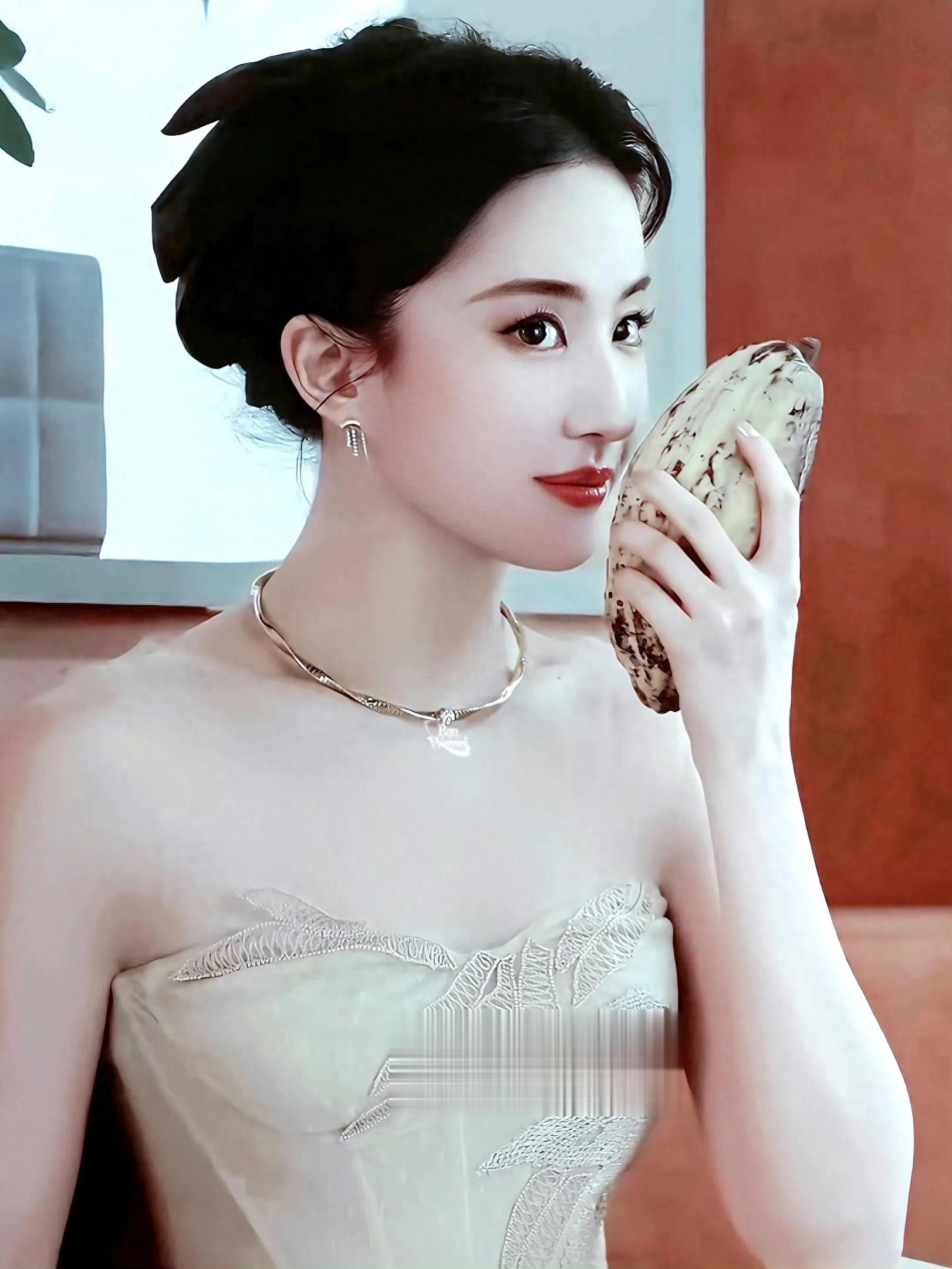 刘亦菲性感代言美图