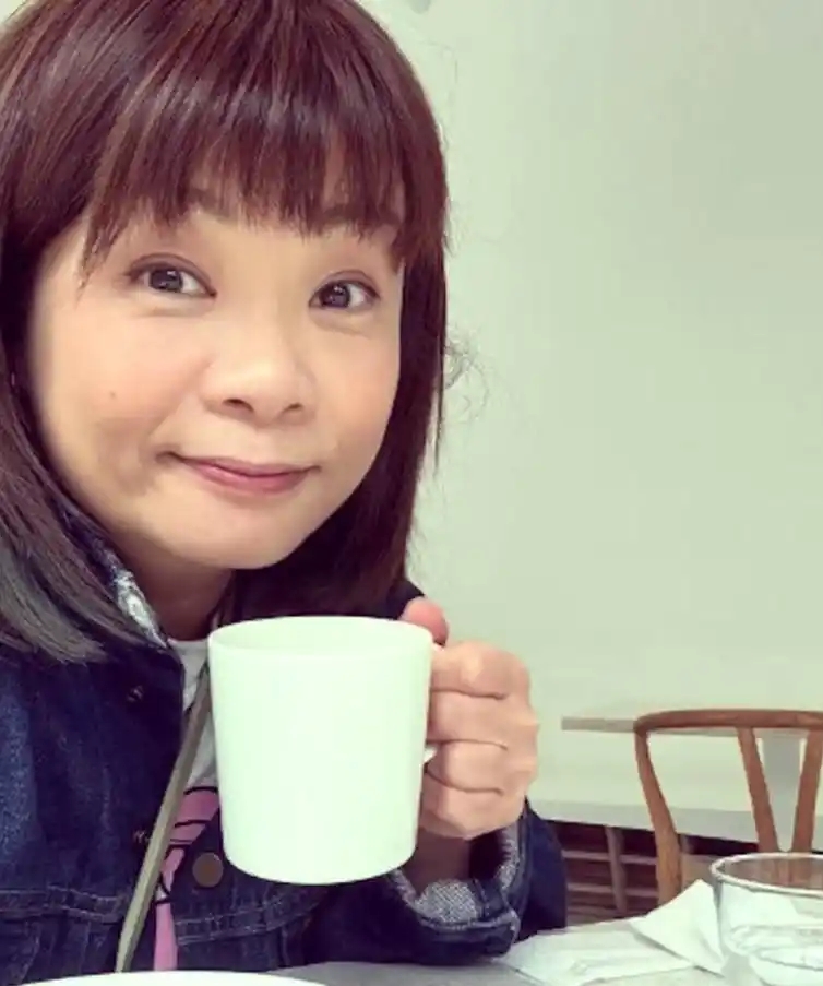 55岁阮小仪晒官宣结婚！曾多次被小三插足恋情，丈夫身份引热议