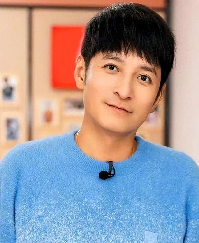 从瘦弱到有肉!李维嘉携母现身仰天湖,健康蜕变让人羡慕!