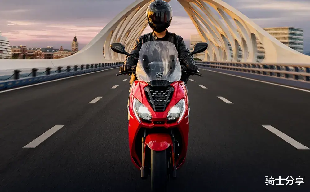 通勤往返60公里，选龙骨车型还是平踏板？