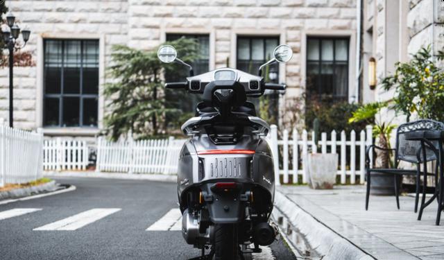 万元预算，精致复古踏板新选择！梦想迪诺150：10升油，能跑350km