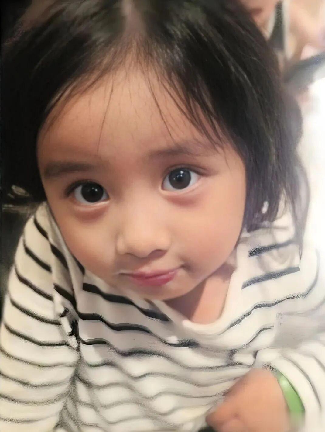 18岁黄多多正式出道:不愧是星二代,起点果然高