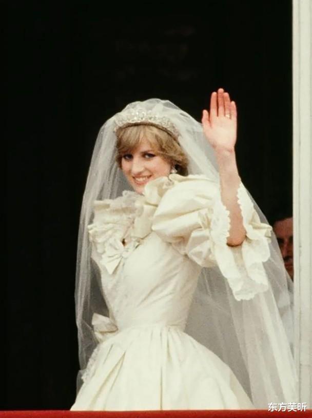 夏洛特不愧是戴安娜孙女,凭一己之力扭转王室颜值,神态又像女王