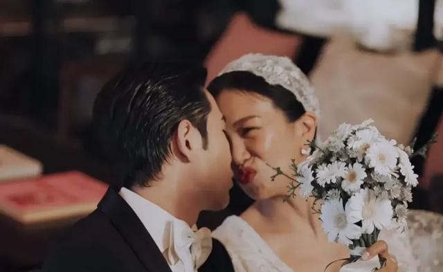 萧敬腾夫妇上海吃铁板烧,林有慧素颜暗沉喝到微醺 穿衣尴尬但有料