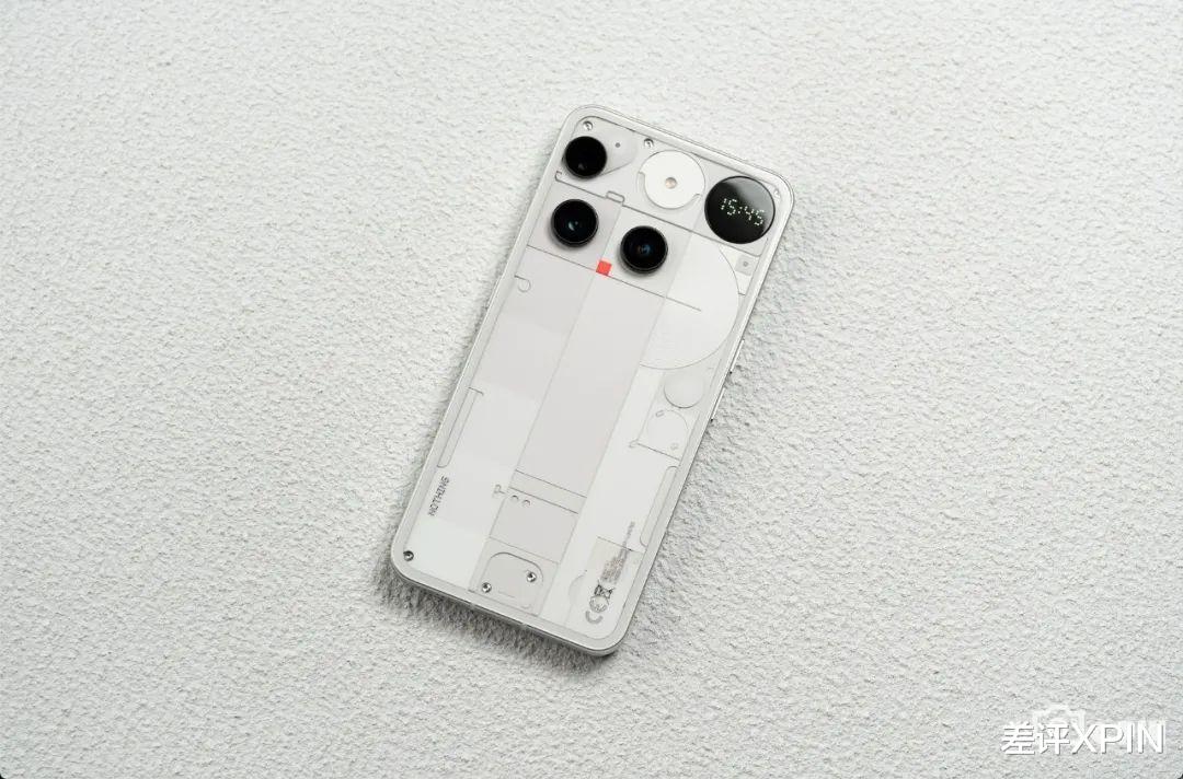 往手机里塞灯带的潮牌,又出了个怪耳机