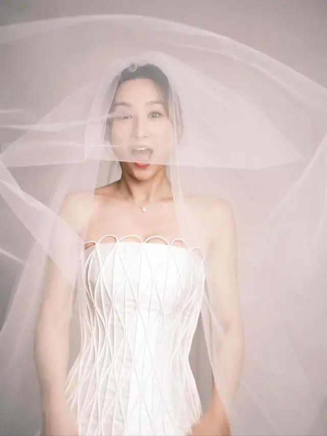 TVB当红花旦突然公开婚纱照,圈中好友送祝福,单身多年曾受情伤