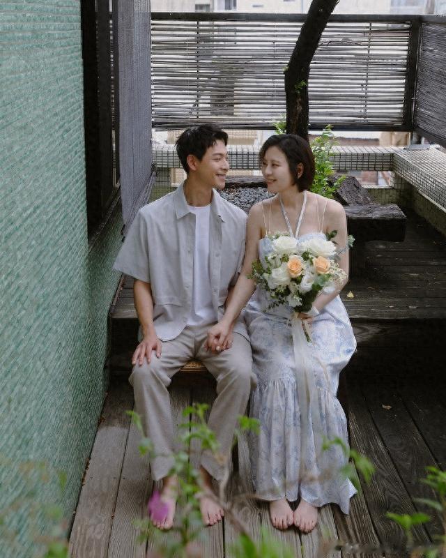 刘品言挺5个月孕肚出席活动，自曝预产期在11月，身材发福变胖了