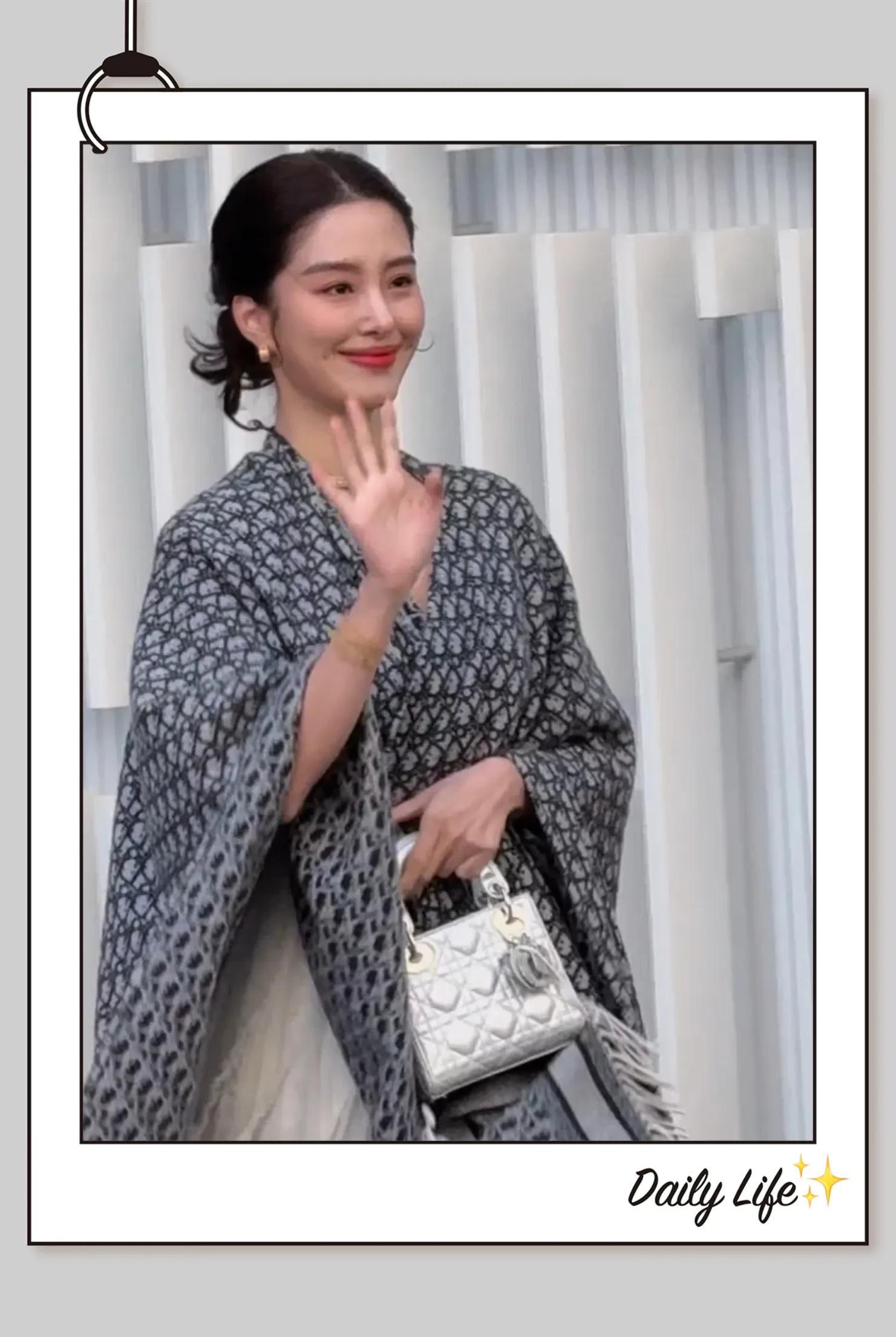 杨采钰出席活动造型翻车,身材发福,皮肤黝黑,网友:有点憔悴!