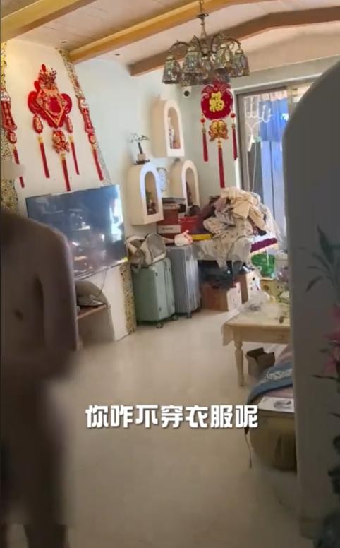 演员王东近况曝光：一家5口挤小烂房，21岁大儿子在家赤裸，有病