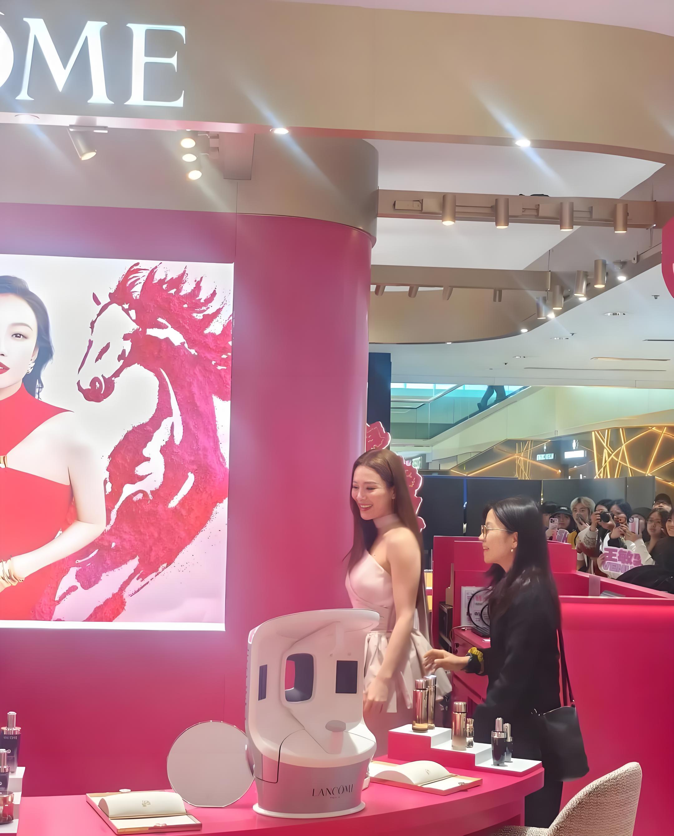 王敏奕健美的体型显得恰到好处