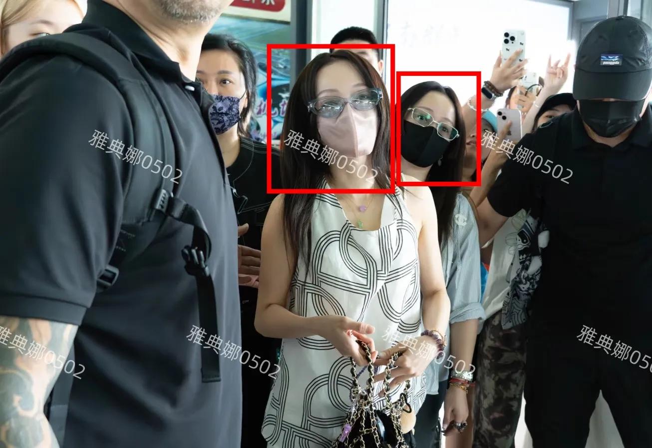 机场遇到张韶涵梁静茹，张身边有个跟她长得很像的女生是她妹妹吗