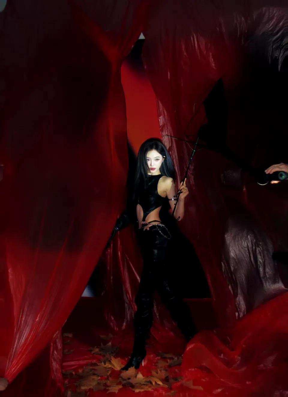 吴宣仪性感穿搭