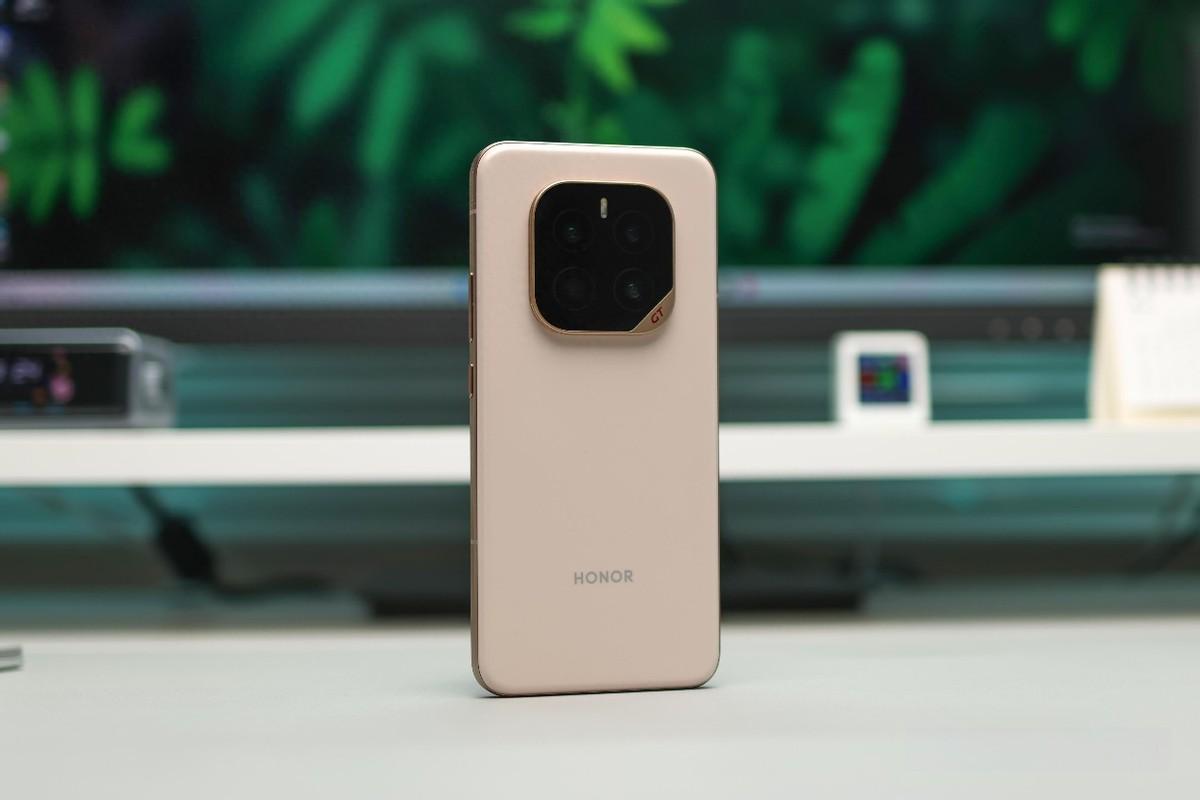 小米靠邊站，三千檔性價比最高的手機：7200mAH+驍龍8至尊領先版