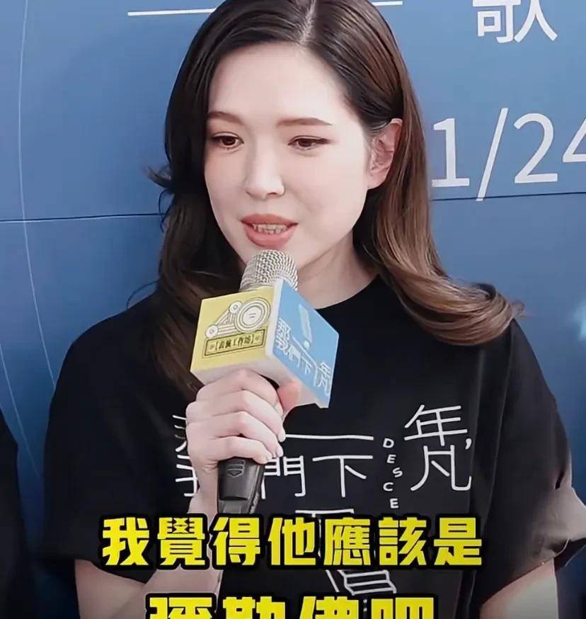 邱泽夫妻台北骑单车！许玮甯双腿修长白到发光，曝11月将补办婚礼