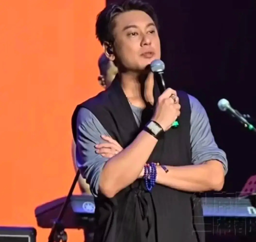 撕破脸!F4巡演暂停,朱孝天被踢出局,只因为他嘴碎又不配合工作