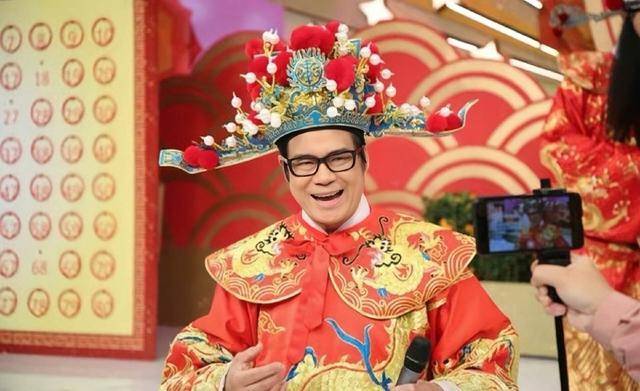 恭喜！TVB知名演员认爱小18岁绯闻女友，在香港拥有多块土地