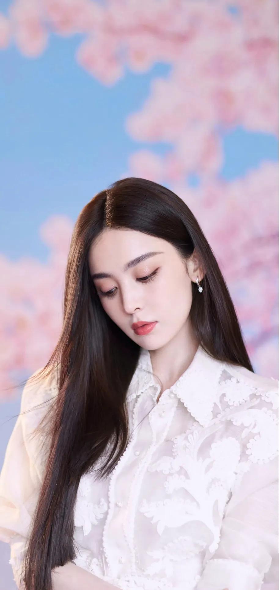 古力娜扎，白色蕾丝裙写真