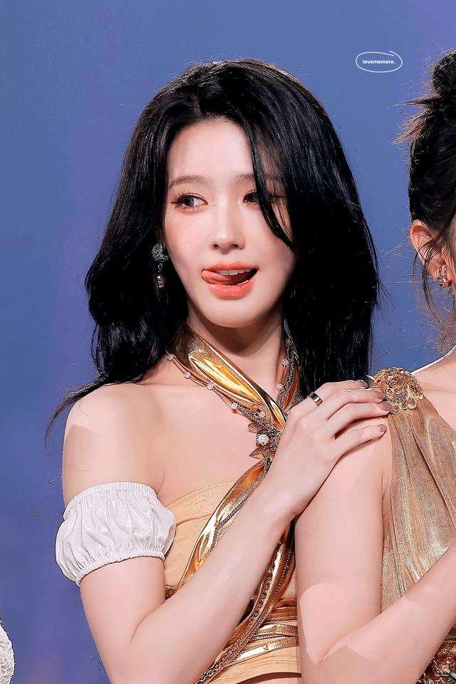 赵美延,香舌一吐,好想嗦一口