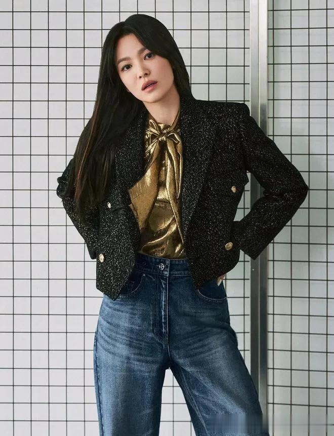 宋慧留回长发后大变样!穿黑色鎏金西装+牛仔裤,时髦洋气又贵气