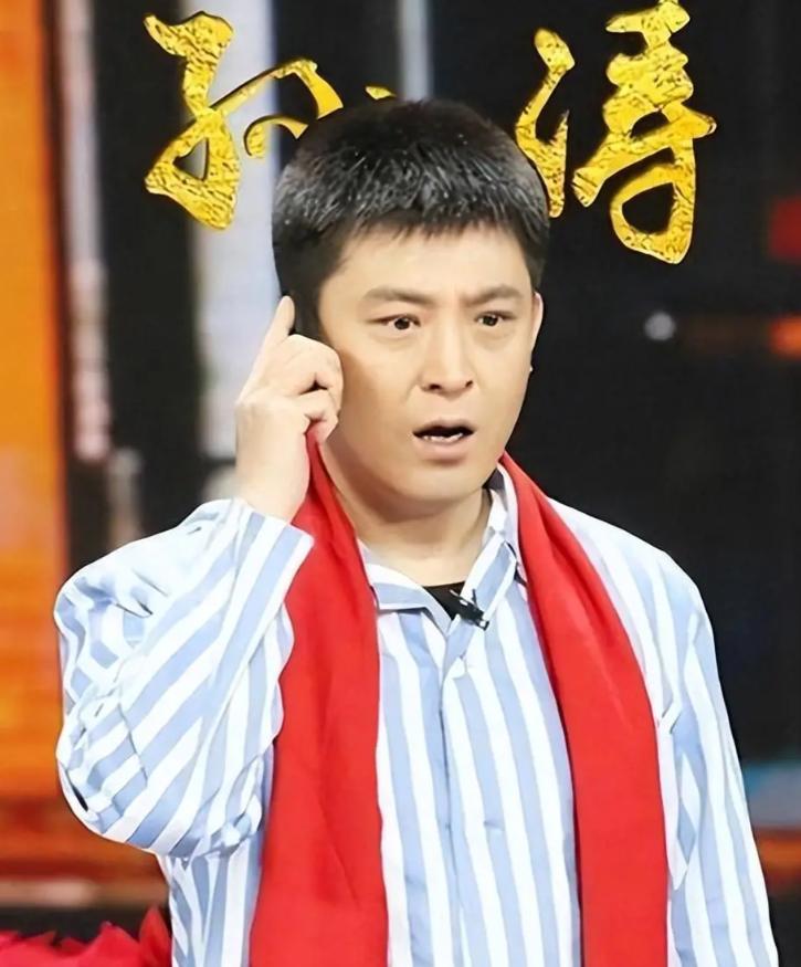 明着吃软饭?多次上春晚竟然全是老婆的功劳,结婚多年被拿捏死