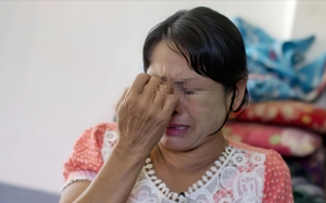 婆婆“失明”后，当众把千万家产传给了我。转身却听见，公公和保姆在楼梯间密谋怎么让她“意外”死亡