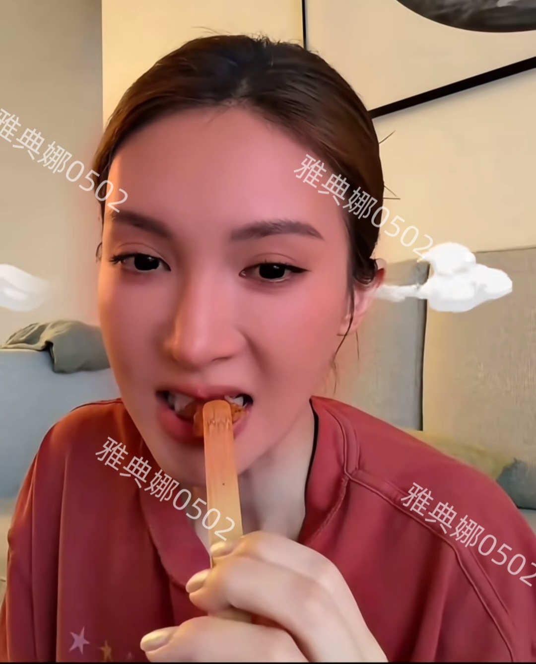 金晨很聪明每当网友质疑她又变样了，她就立吃货人设搞怪转移话题