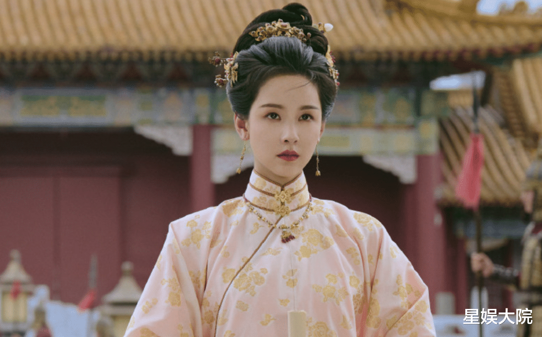 侯明昊新照曝光，网友惊呼“整容”是真的吗？