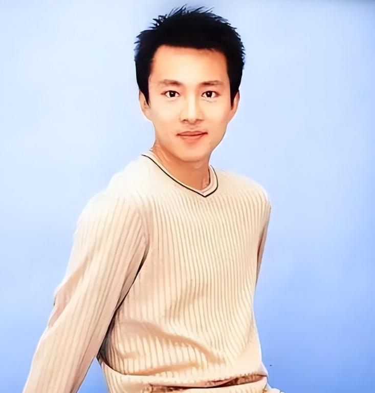 前央视主持亚宁现状,掌管大集团身家百亿,56岁已满头白发