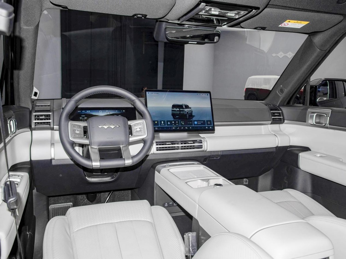 比亚迪造了台“方盒子SUV”，17.98万起售+5米车长，试驾都要排队