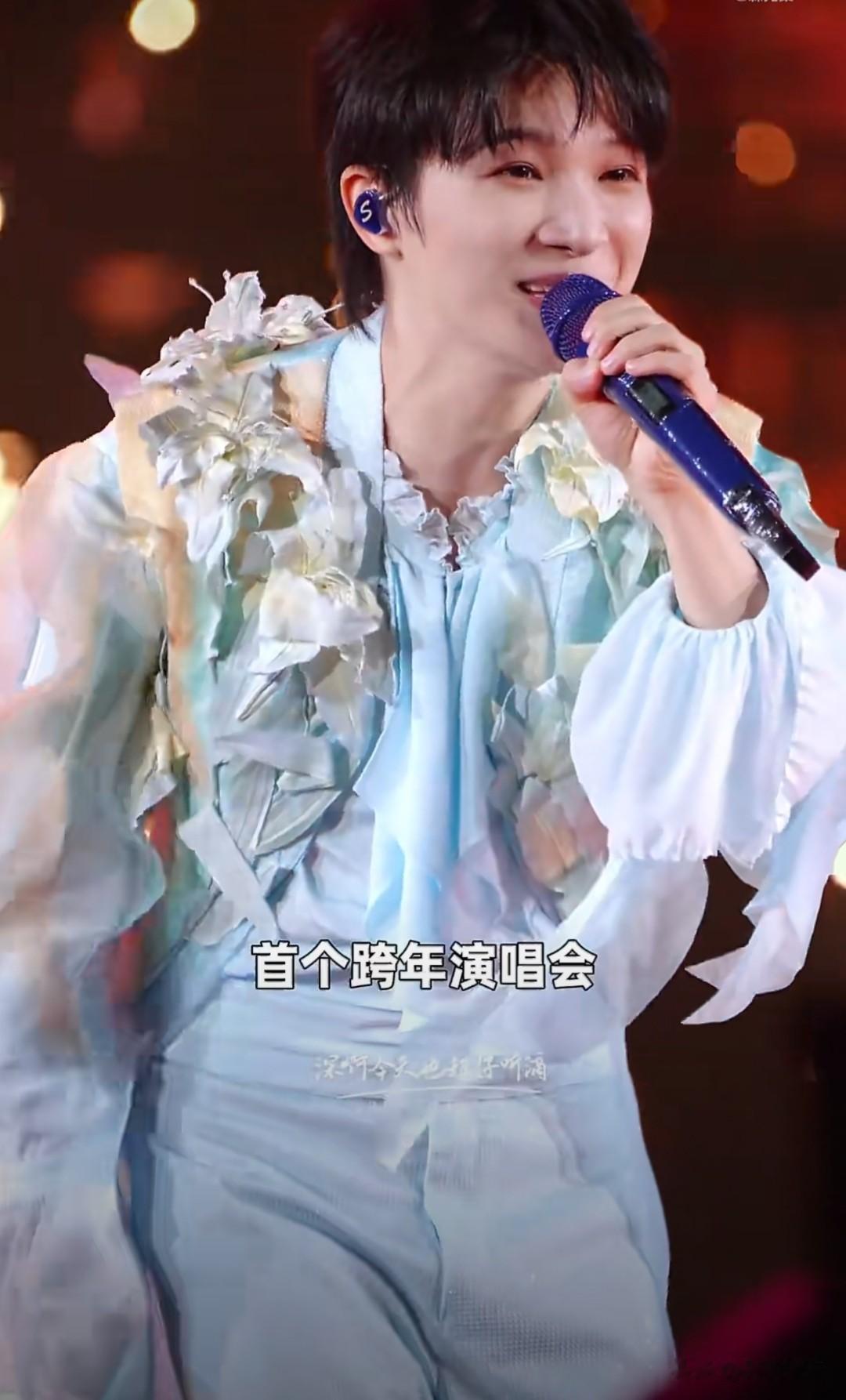 历史性一刻！周深成首位登陆香港启德主场的内地歌手