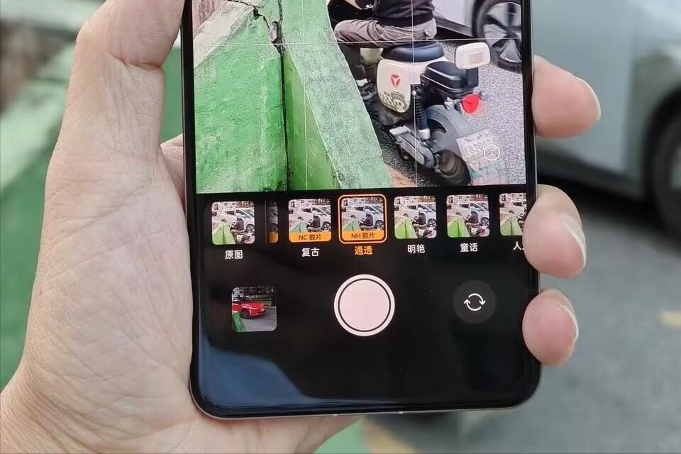 真我放弃高利润,骁龙8至尊+120倍变焦+6500mAh,国补后仅2899元