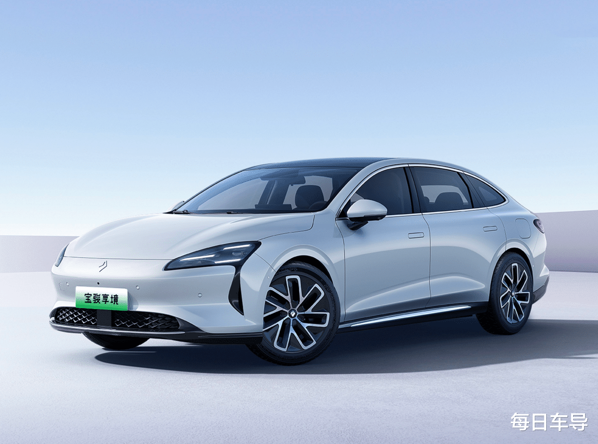 终于等到了,宝骏打造全新C级轿车,预售价13.28万起,续航1100km