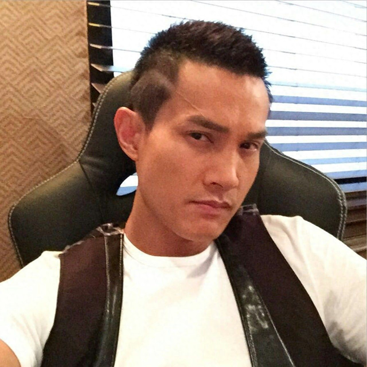 TVB御用恶人50岁再婚北上设宴 黎耀祥陈山聪拍片祝贺